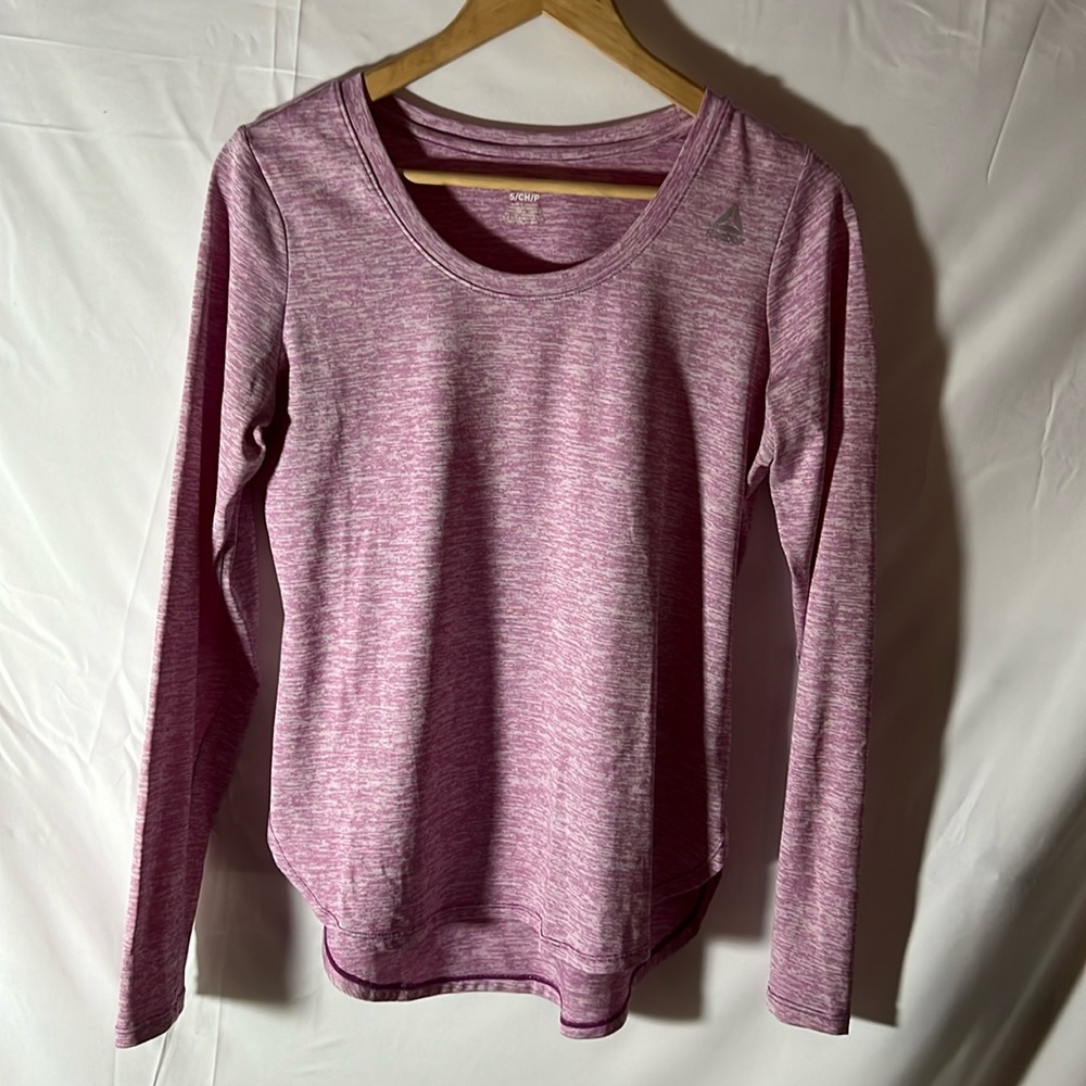Reebok long sleeve athletic shirt size small with drop tail